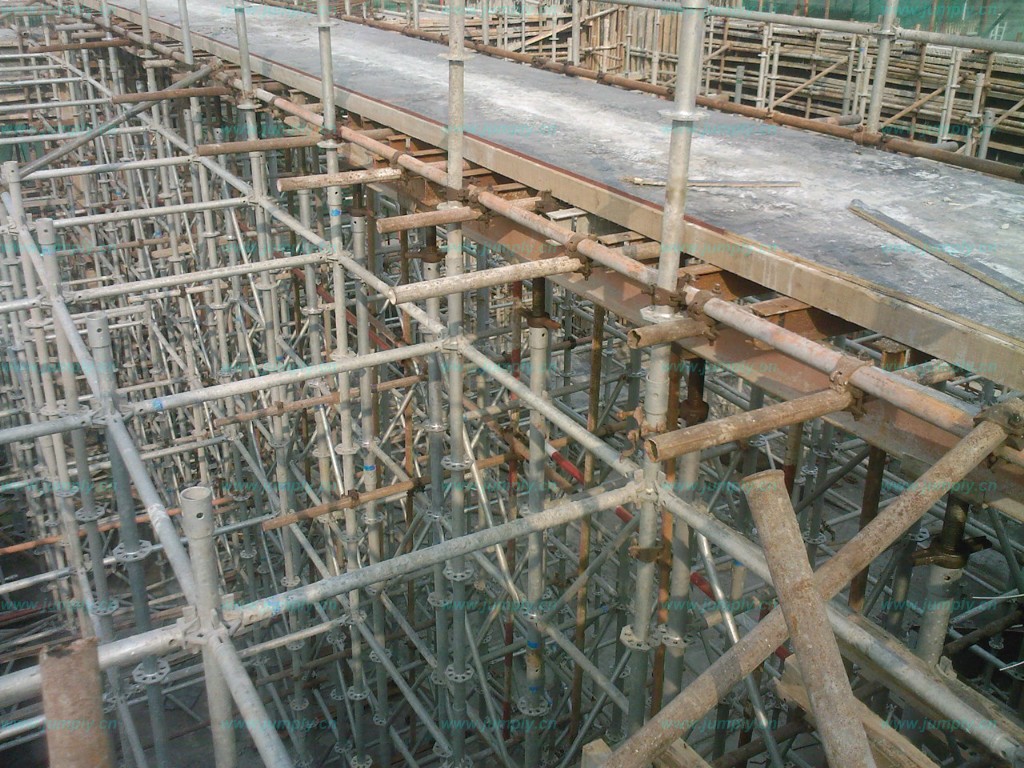 建筑鋼管腳手架大家都說好，建筑扣件不可少